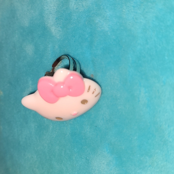 1 LEFT Adjustable Hello Kitty Ring - Picture 7 of 7